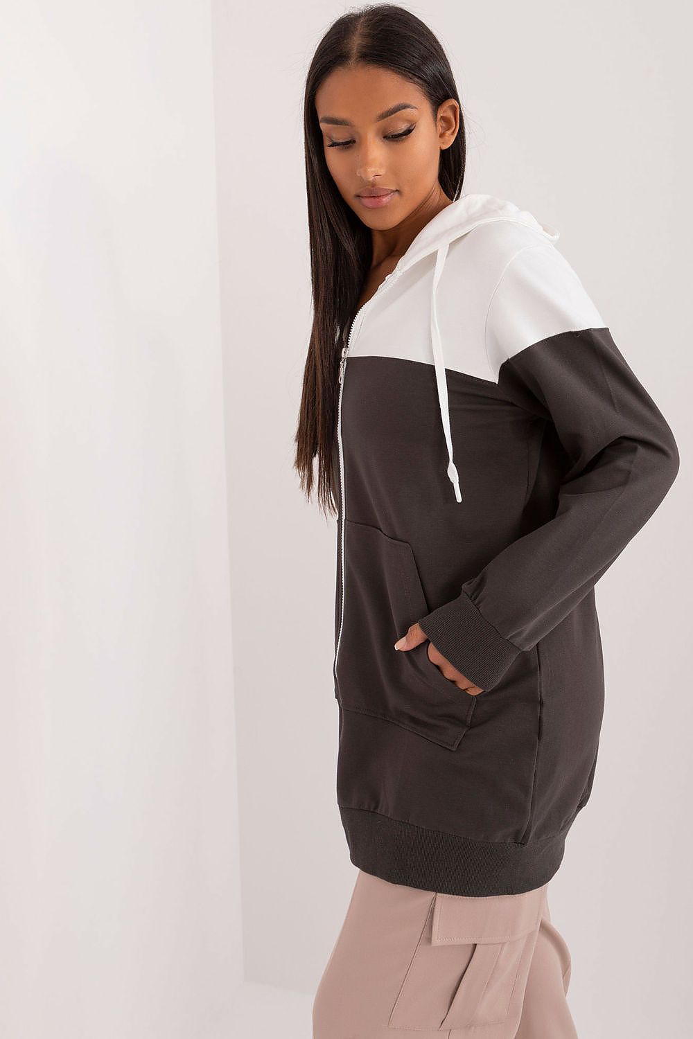 Sweater model 197076 Relevance