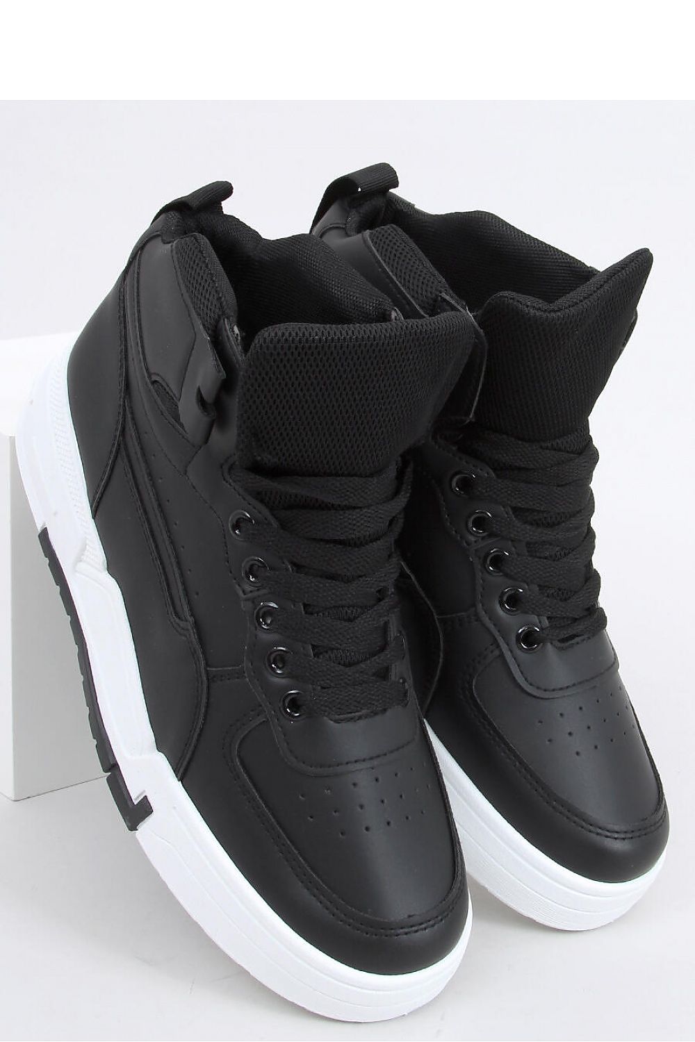 Sportschuhe model 163310 Inello