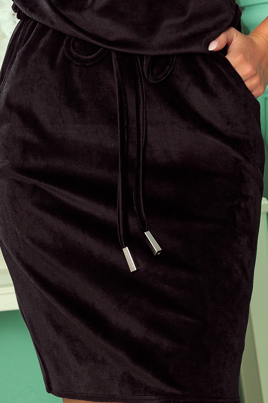 13-129 Sportkleid mit Bindung und Taschen - Velours - schwarz