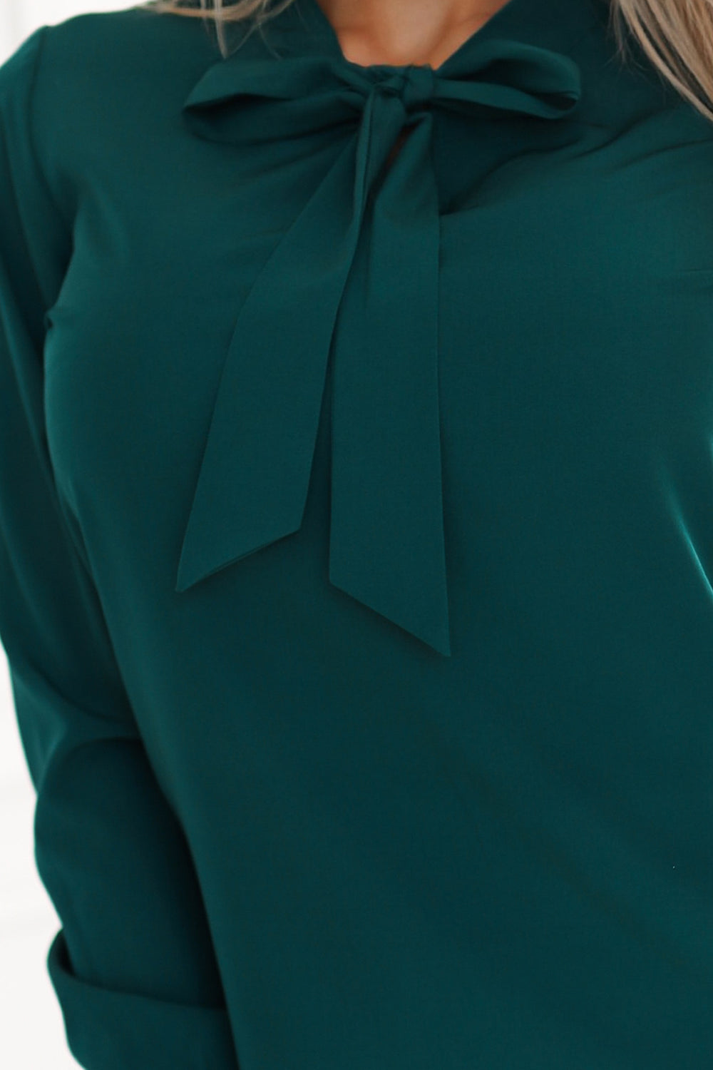 140-24 Business-Bluse mit langen Ärmeln und Bindebändern vorne - grün