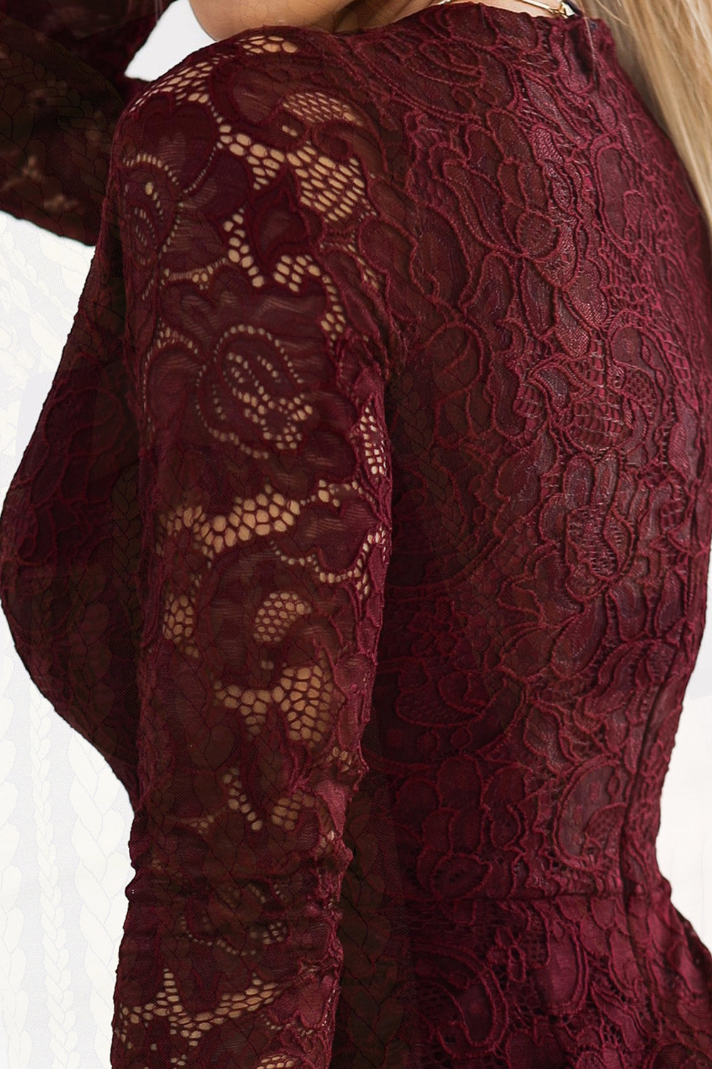 170-14 Spitzenkleid mit langen Ärmeln und Ausschnitt - dunkelkastanienbraun