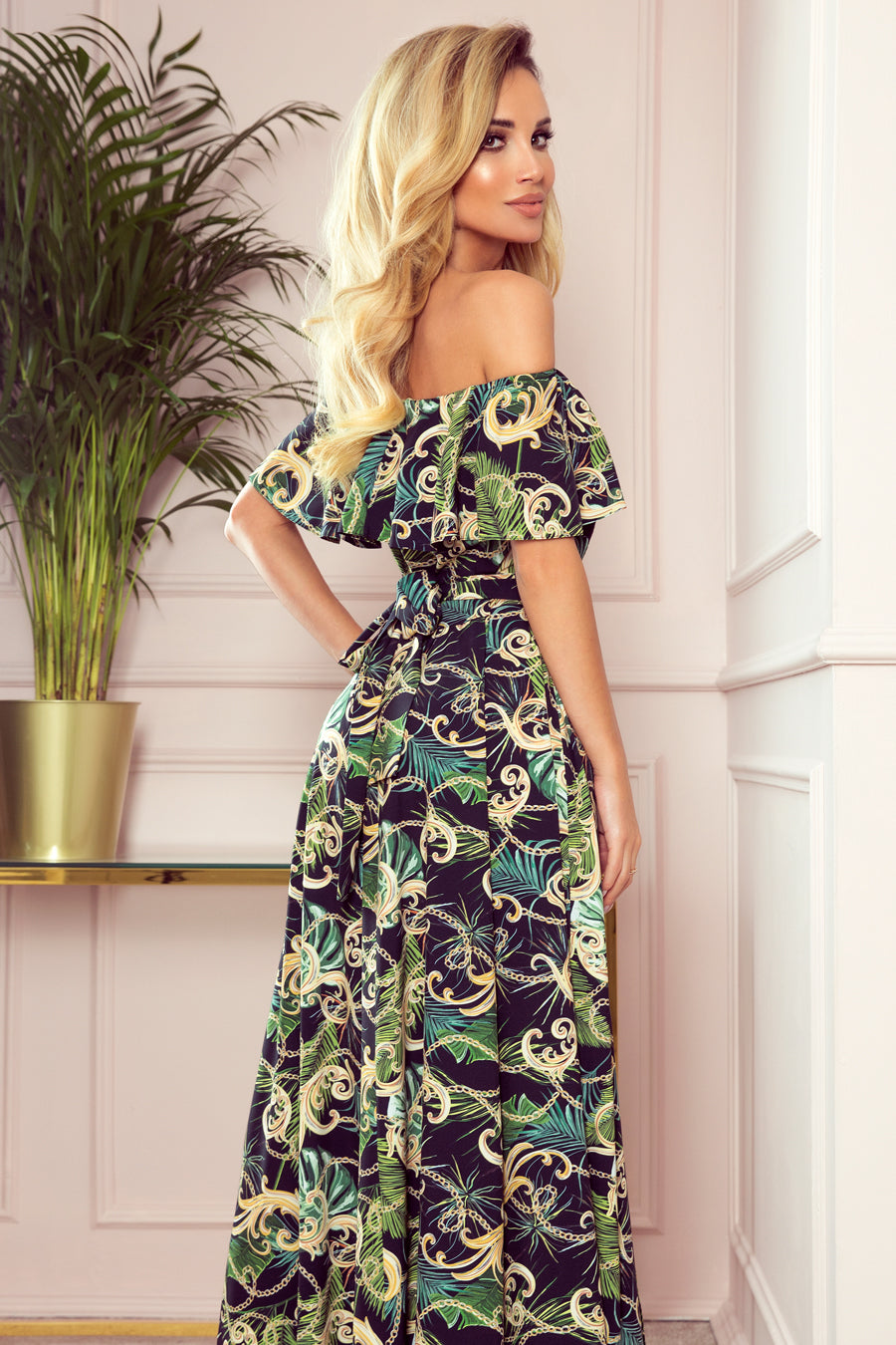 194-4 Langes Kleid mit Rüschen - grüne Blätter und Goldketten