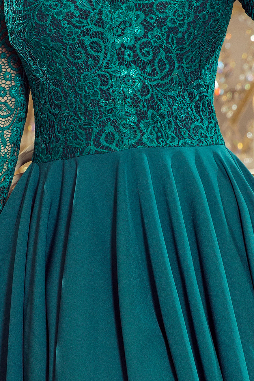 210-8 NICOLLE - Kleid mit längerem Rücken mit Spitzenausschnitt - grün