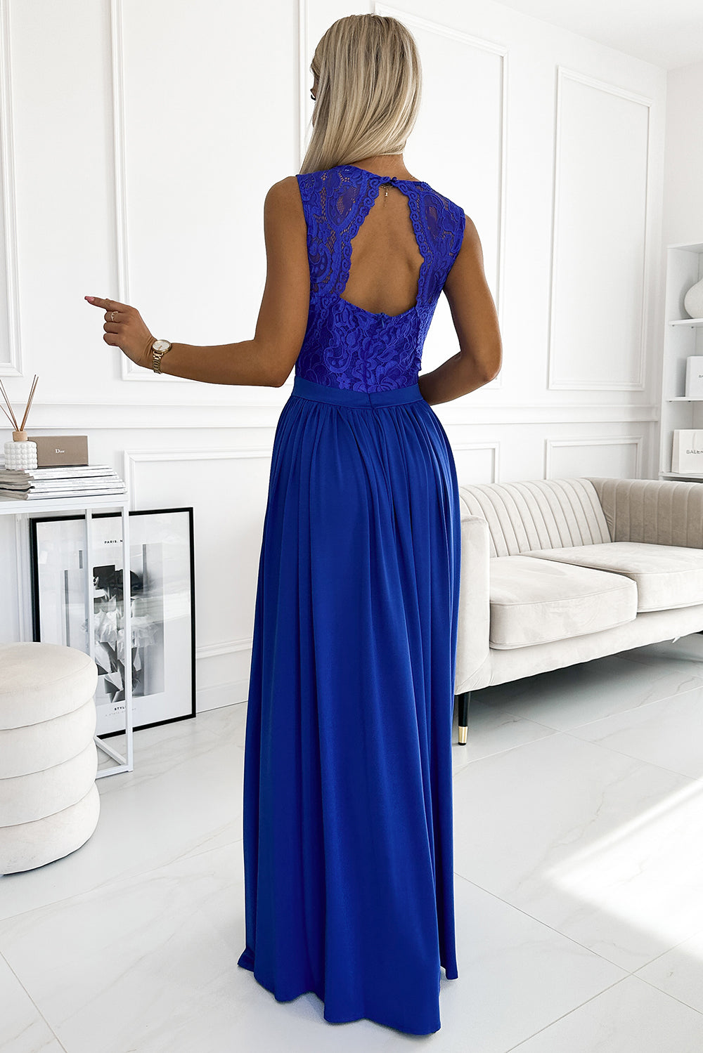 211-7 LEA langes Kleid mit Spitzen-Ausschnitt - blau