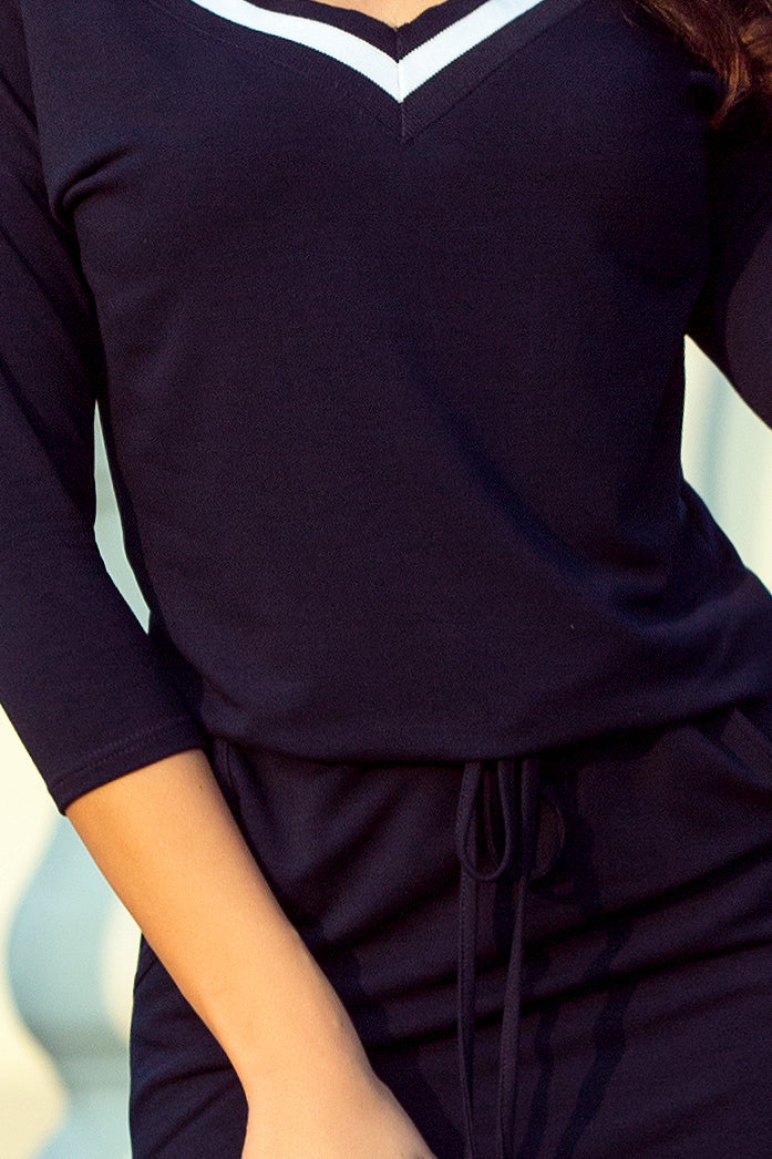 224-1 Sportliches Kleid mit einem Rand - dunkelblau