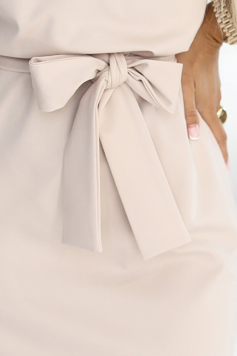 240-5 ROXI Kleid mit asymmetrischem Rock und Gürtel - beige