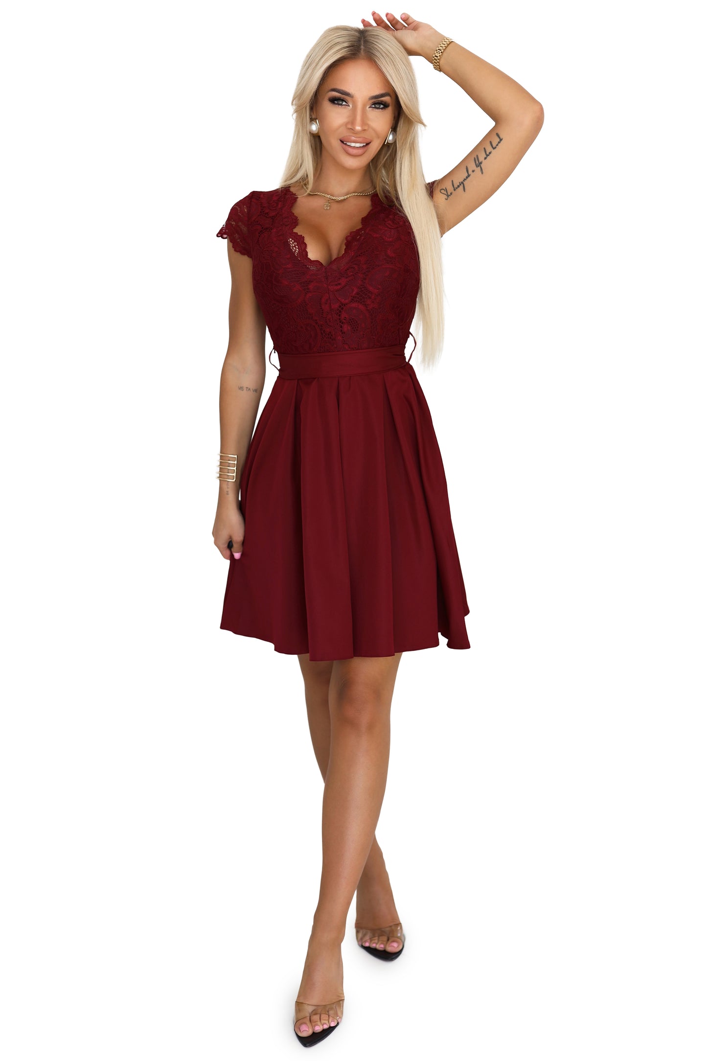 242-5 ANNA Spitzenkleid mit Ausschnitt und ausgestelltem Rock - burgund