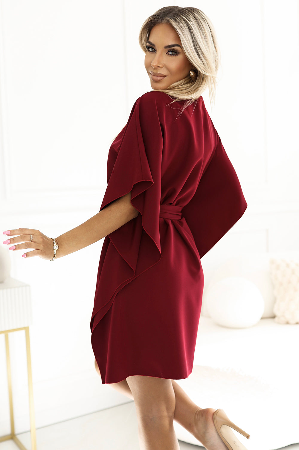 287-34 SOFIA Schmetterlingskleid mit Bindeband in der Taille - weinrote Farbe