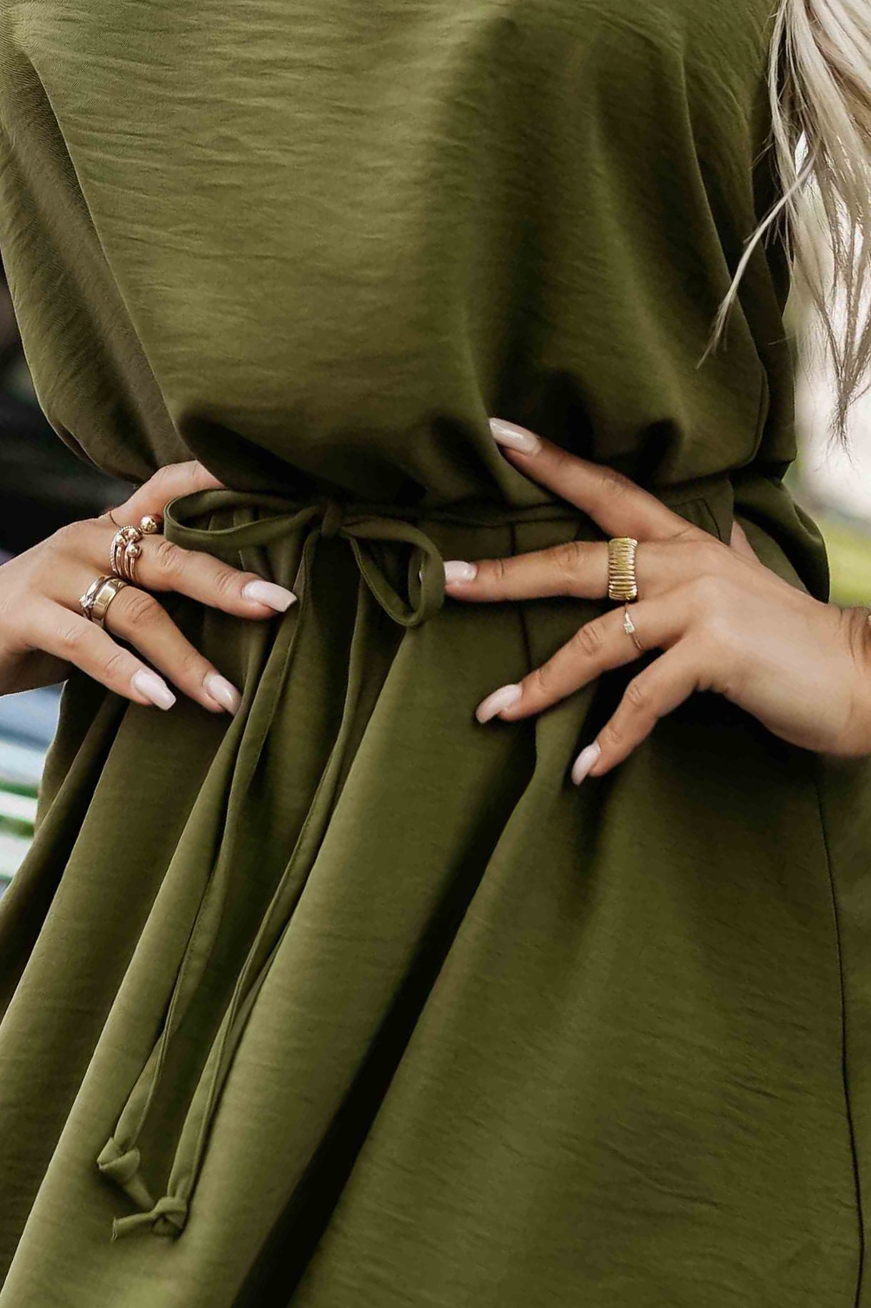 296-14 VICTORIA Ärmelloses Trapezkleid mit Bindegürtel in der Taille - Khaki