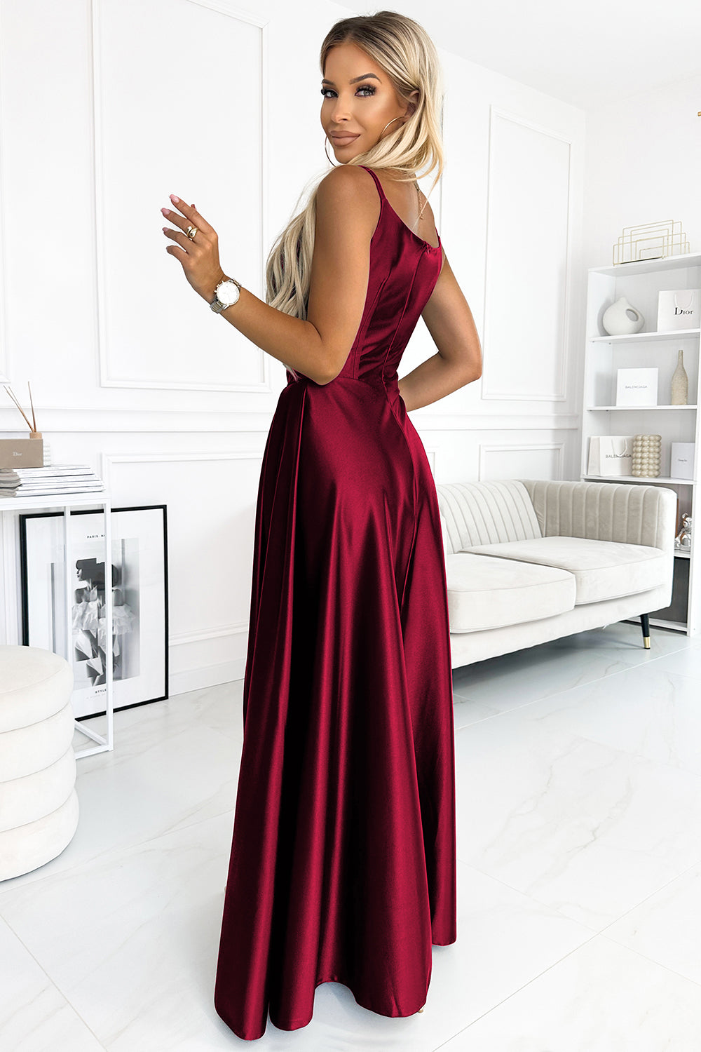 299-13 CHIARA elegantes Maxikleid aus Satin mit Trägern - weinrote Farbe