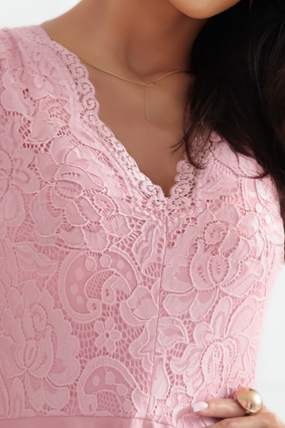 300-7 PATRICIA Kleid mit längerem Rücken mit Spitzenausschnitt - puderrosa