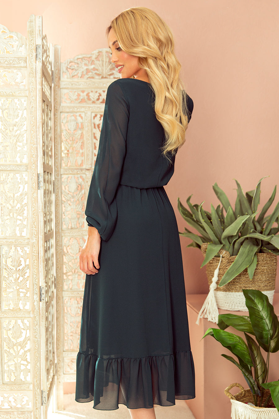 304-2 Chiffon Midikleid mit Ausschnitt und Rüschen - schmutziges Pink