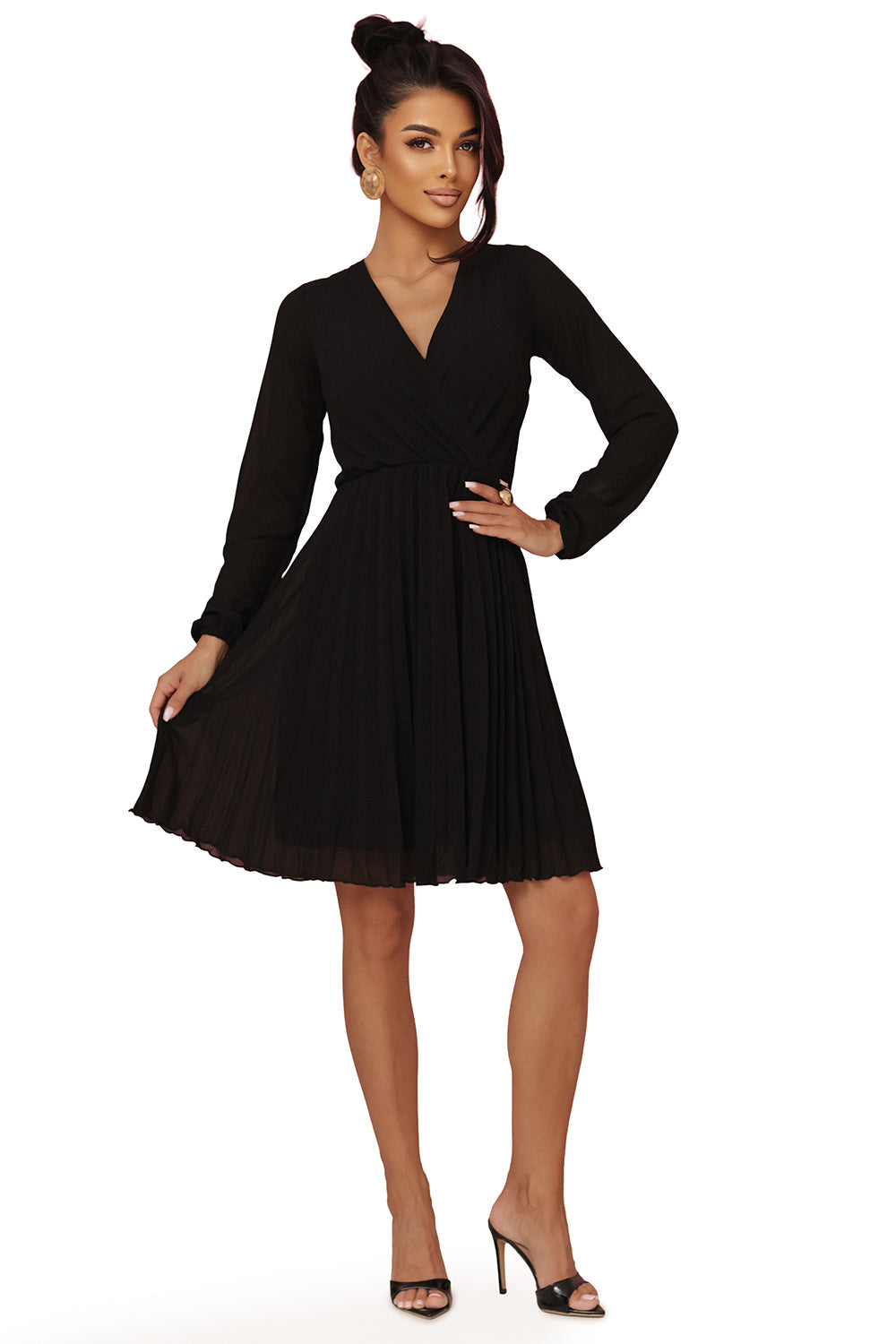 313-17 ISABELLE Polnisches Plisseekleid mit langen Ärmeln und Ausschnitt - Schwarz