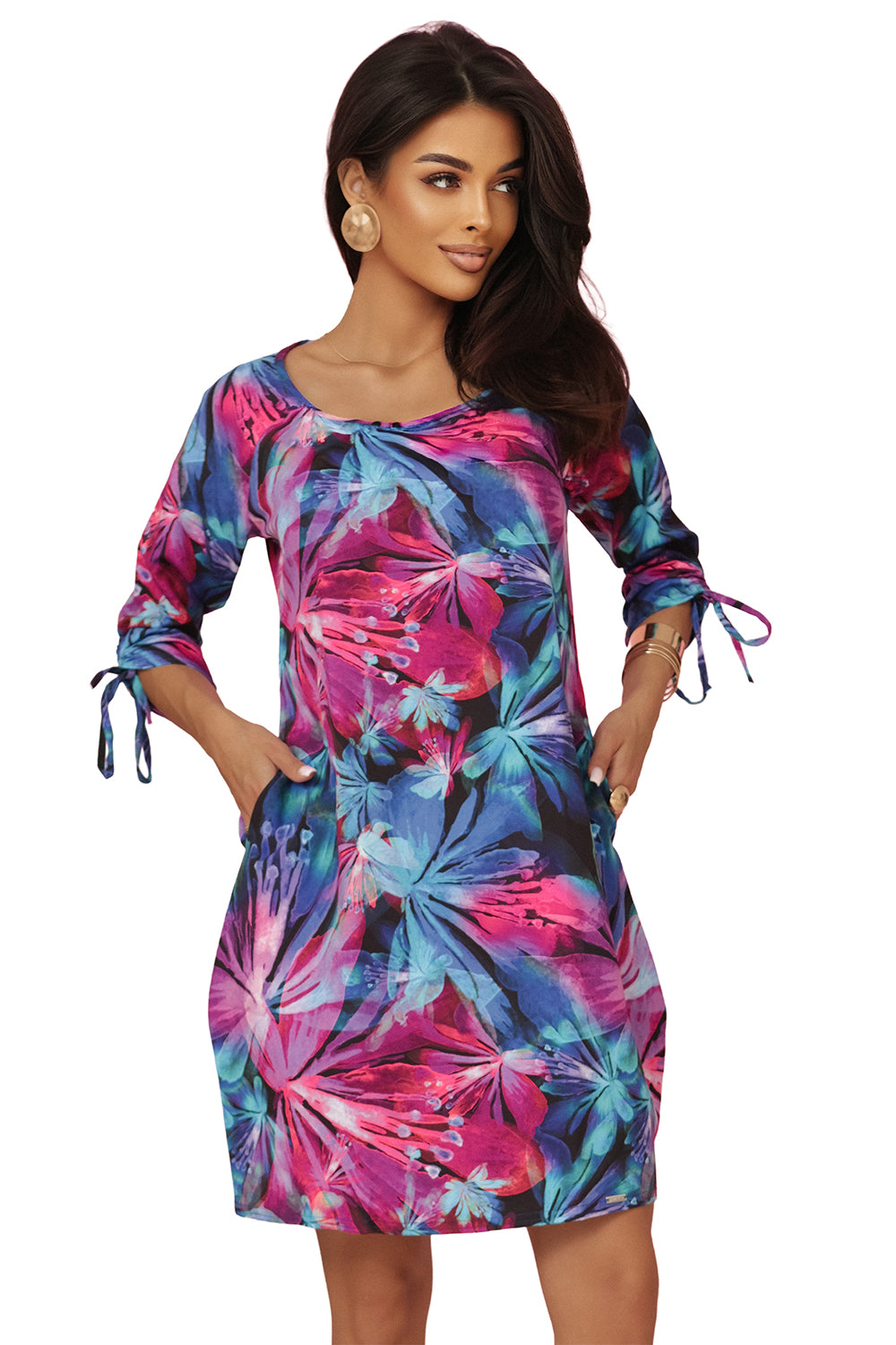 323-2 Bequemes Oversize-Kleid mit Bindebändern an den Ärmeln – bunte Blumen