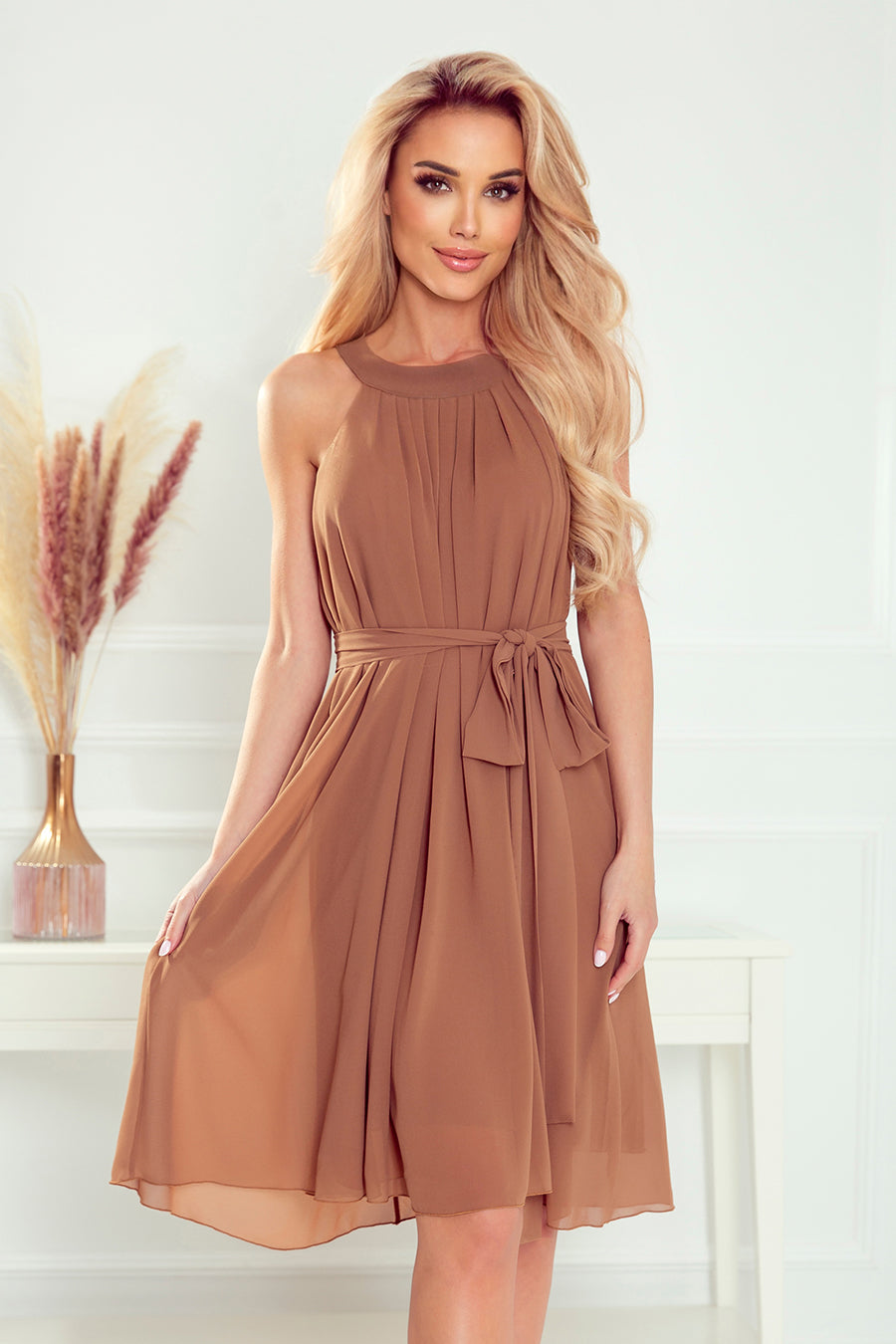 350-8 ALIZEE - Chiffonkleid mit Einfassung - MOCCA