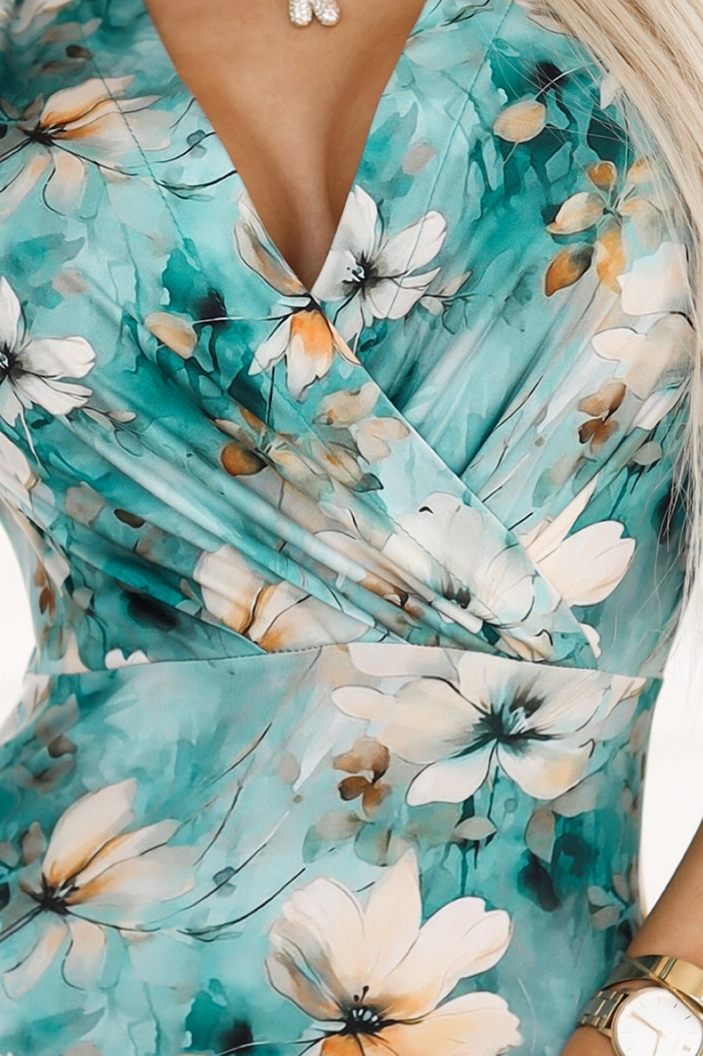 379-4 BOYKA Tailliertes Kleid mit Umschlagausschnitt - beige Blumen auf türkisfarbenem Hintergrund