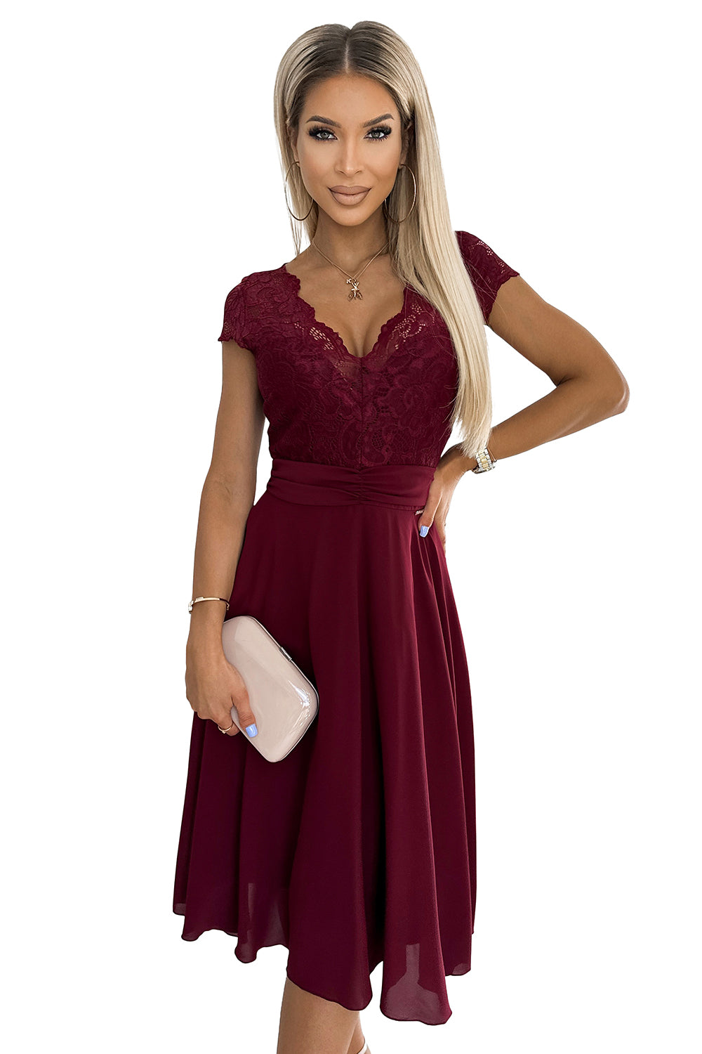 381-5 LINDA - Chiffonkleid mit Spitzenausschnitt - weinrote Farbe
