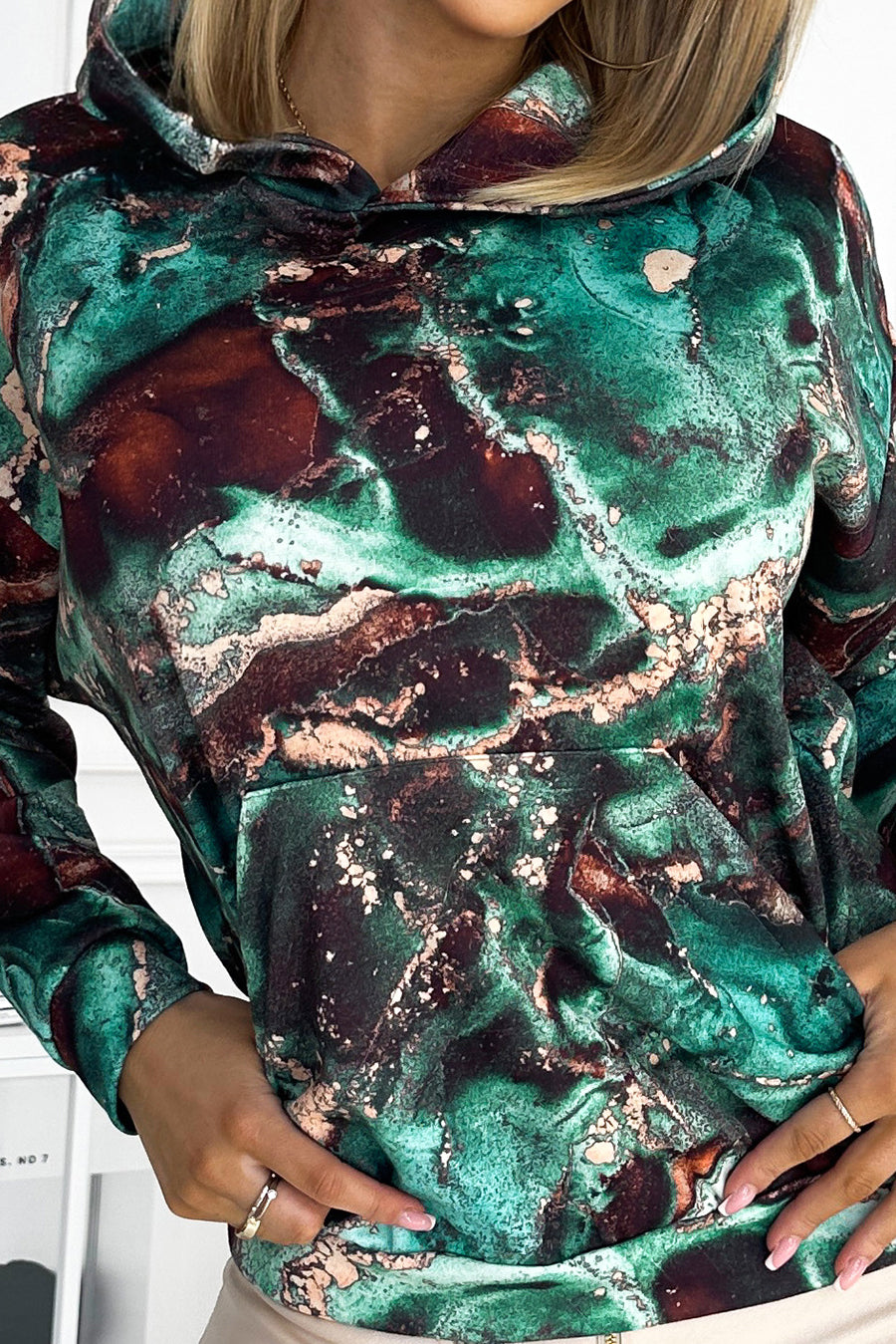 390-2 Känguru-Hoodie - türkisbrauner Marmor