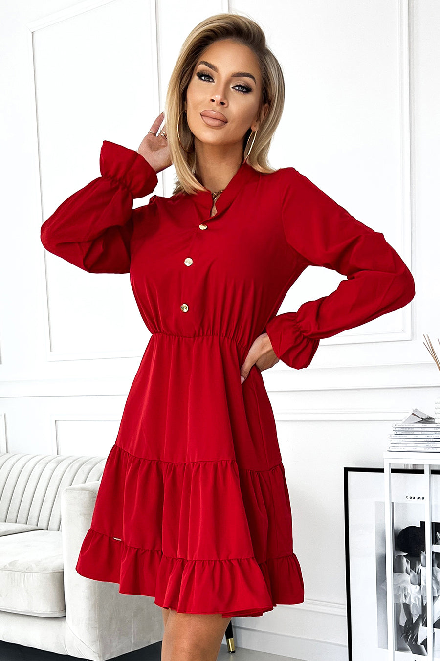 395-1 Kleid mit Ausschnitt und goldenen Knöpfen - rot