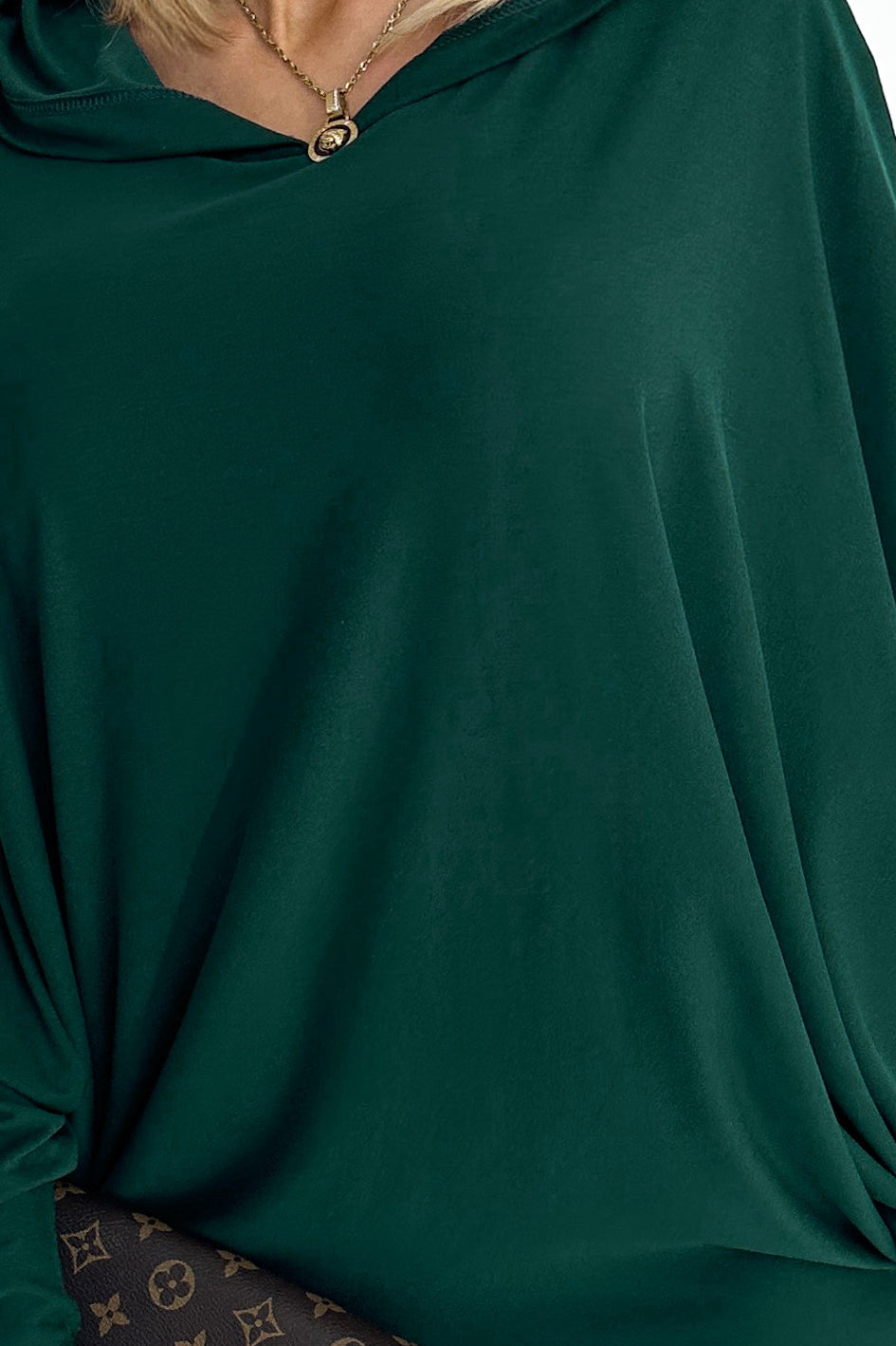 400-1 Fledermauskleid mit Kapuze - grün