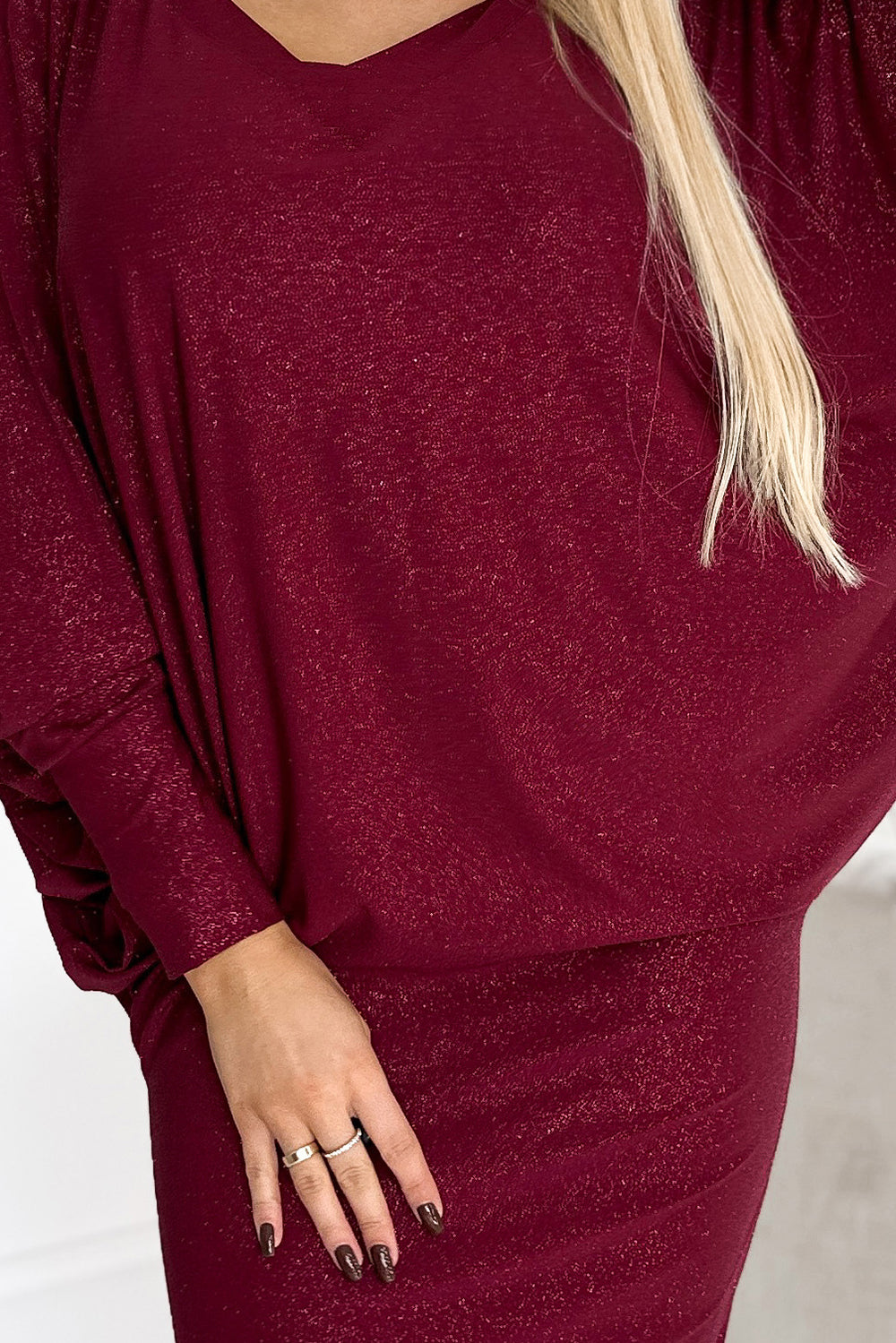 402-4 Fledermauskleid mit Ausschnitt - Burgunderrot mit Glitzer