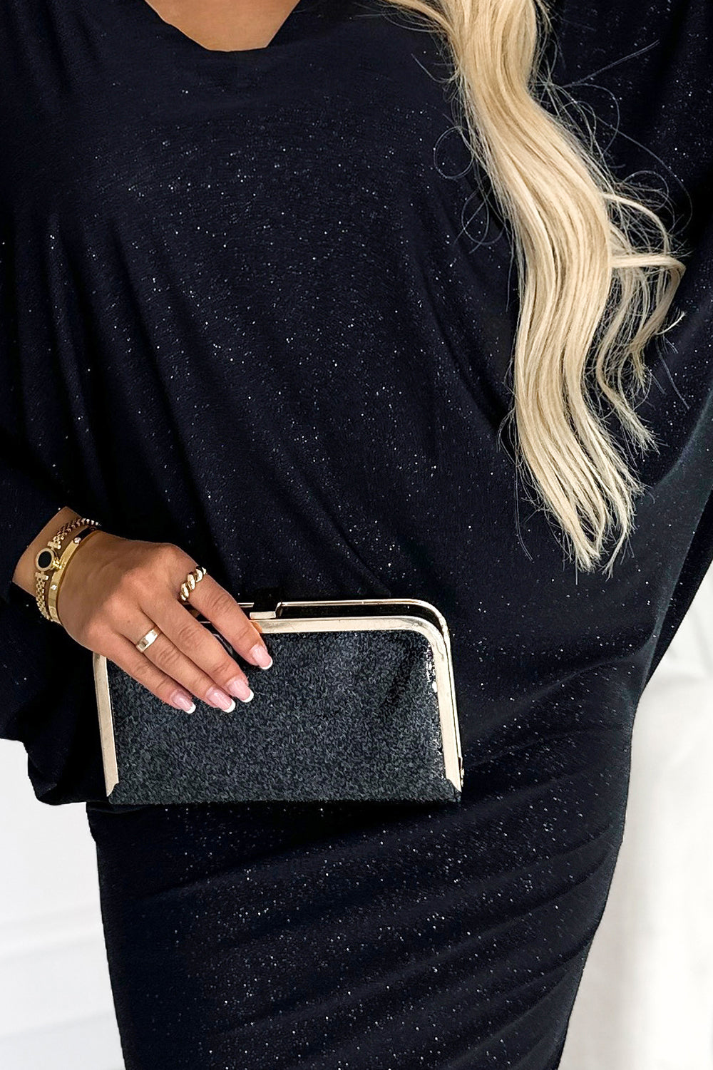 402-5 Fledermauskleid mit Ausschnitt - Schwarz mit Glitzer