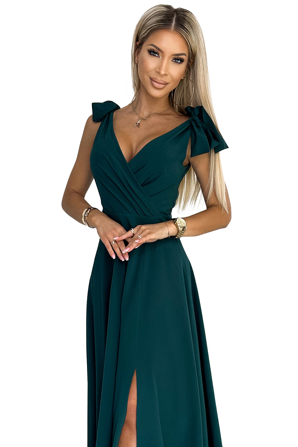 405-4 ELENA Langes Kleid mit Ausschnitt und Bändern an den Schultern - Grün
