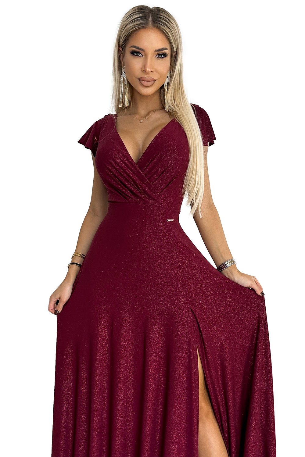 411-8 CRYSTAL schimmerndes langes Kleid mit Ausschnitt - weinrote Farbe