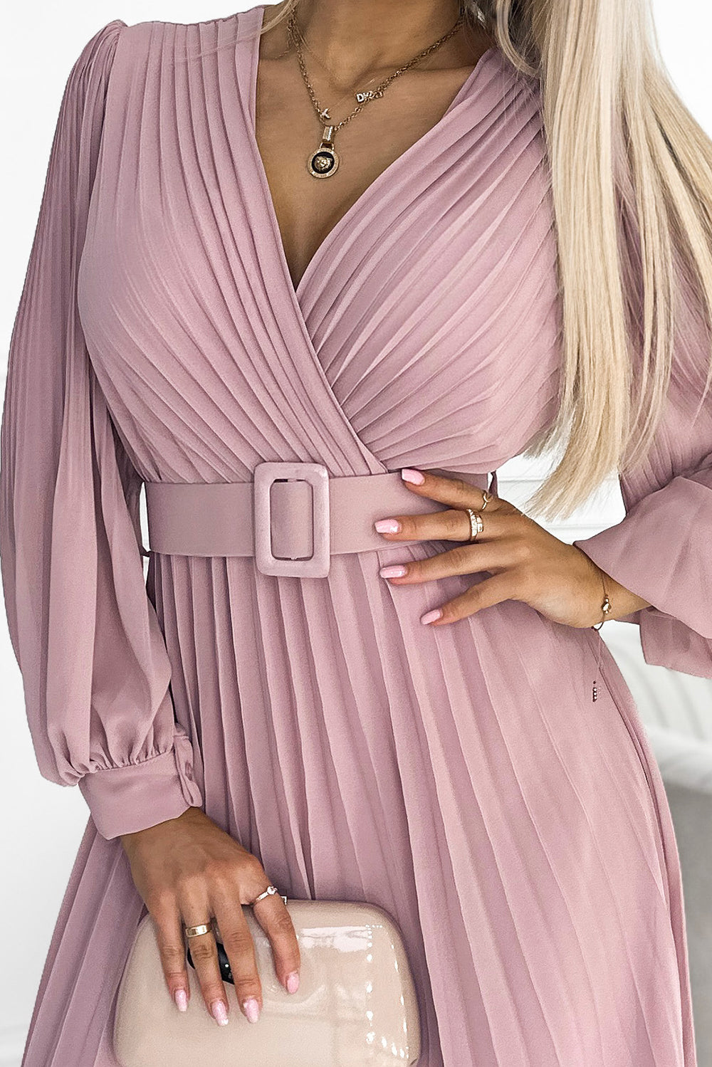 414-2 KLARA Faltenkleid mit Gürtel und Ausschnitt - puderrosa