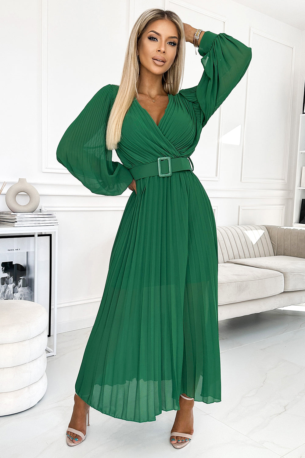 414-3 KLARA Faltenkleid mit Gürtel und Ausschnitt - grün