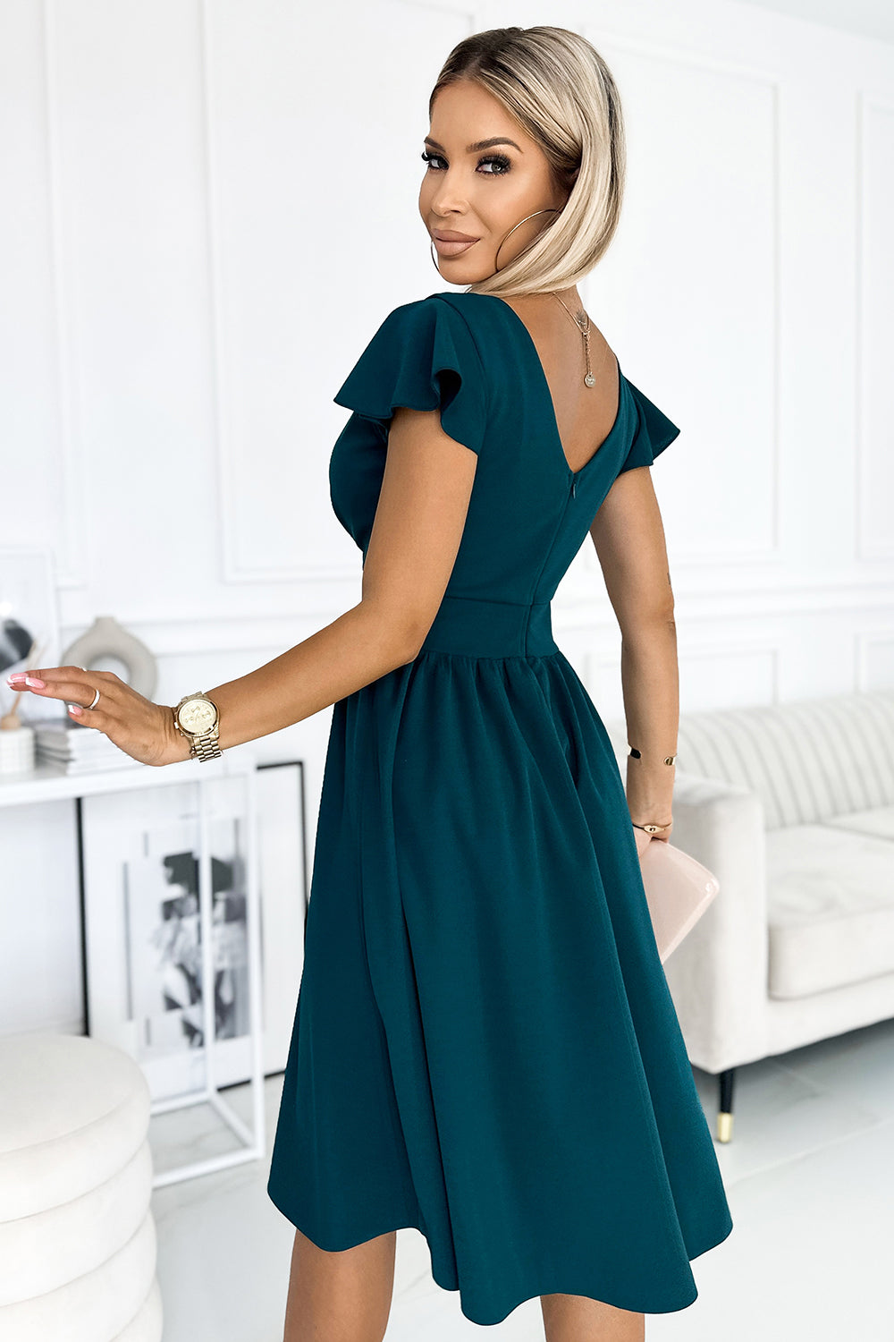 425-1 MATILDE Kleid mit Ausschnitt und kurzen Ärmeln - grün