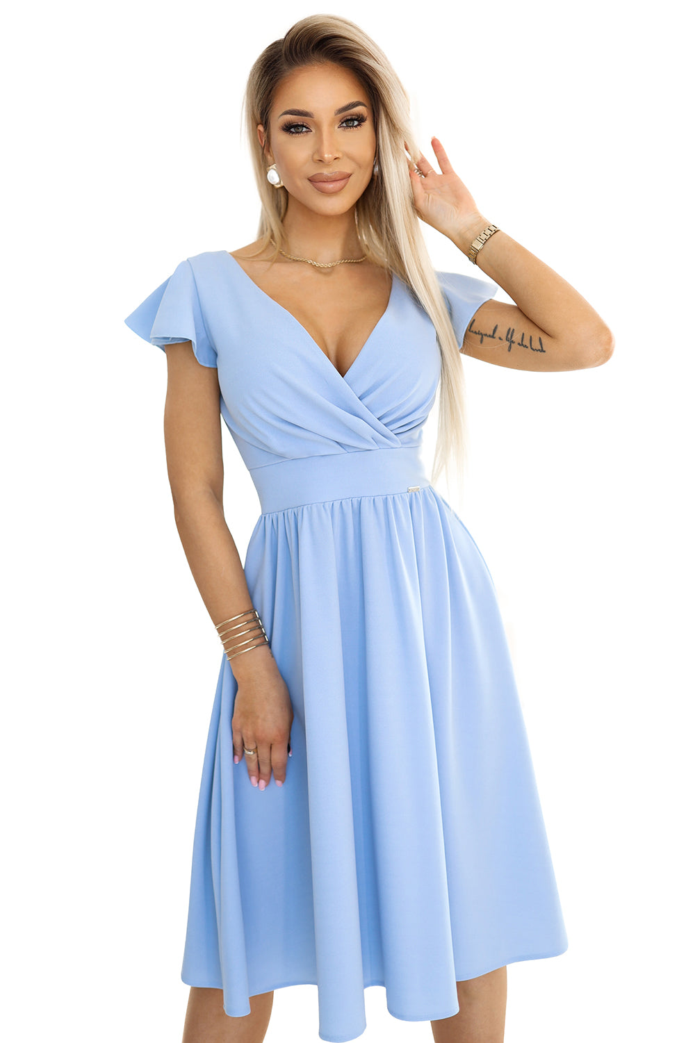 425-12 MATILDE Kleid mit Ausschnitt und kurzen Ärmeln - hellblau