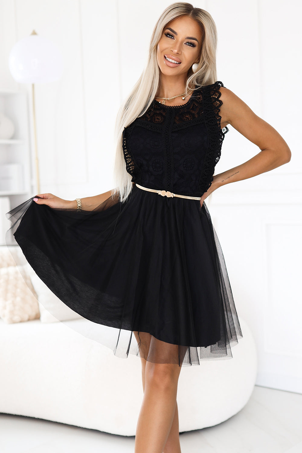 454-5 GRETA Spitzenkleid mit Tüllrock und goldenem Gürtel - schwarz