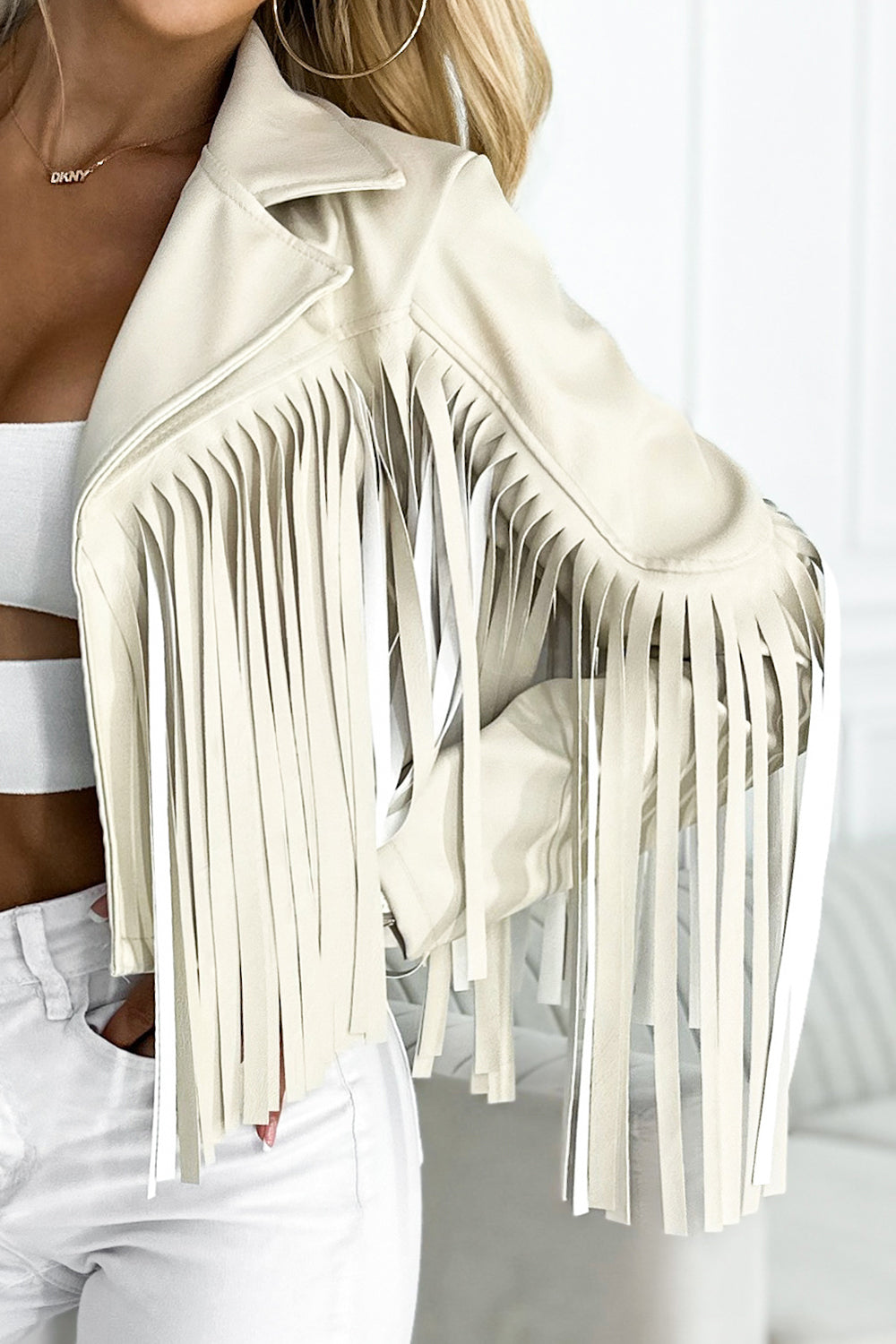 624-1 Kurze Jacke mit Fransen aus weichem Öko-Leder – Beige