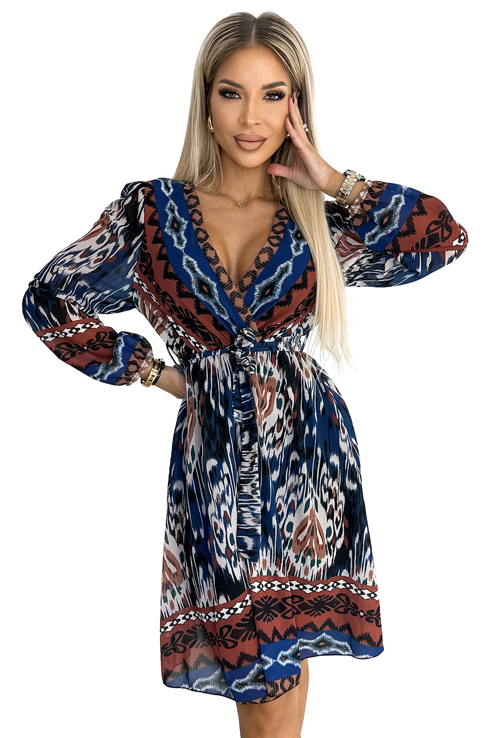 516-1 Chiffonkleid mit Ausschnitt und langen Ärmeln – indisches Muster