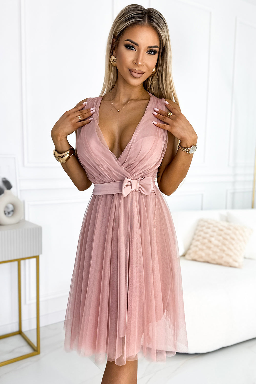 523-1 Tüllkleid mit Ausschnitt und Schleife - schmutziges Rosa