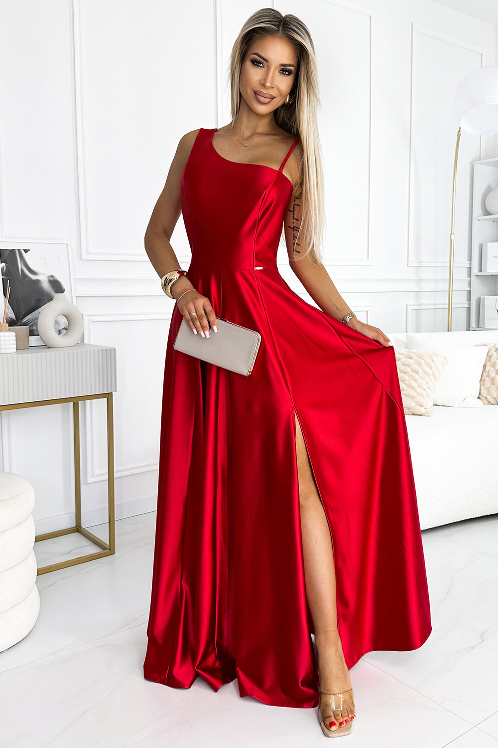 524-1 Langes, elegantes One-Shoulder-Kleid aus Satin - rot