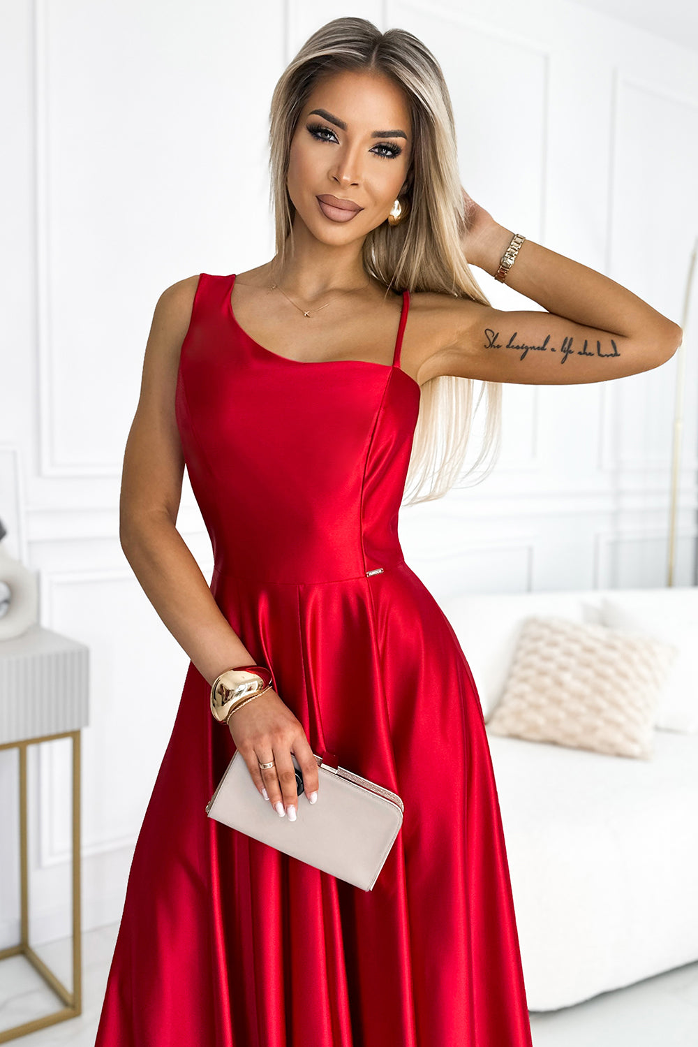 524-1 Langes, elegantes One-Shoulder-Kleid aus Satin - rot