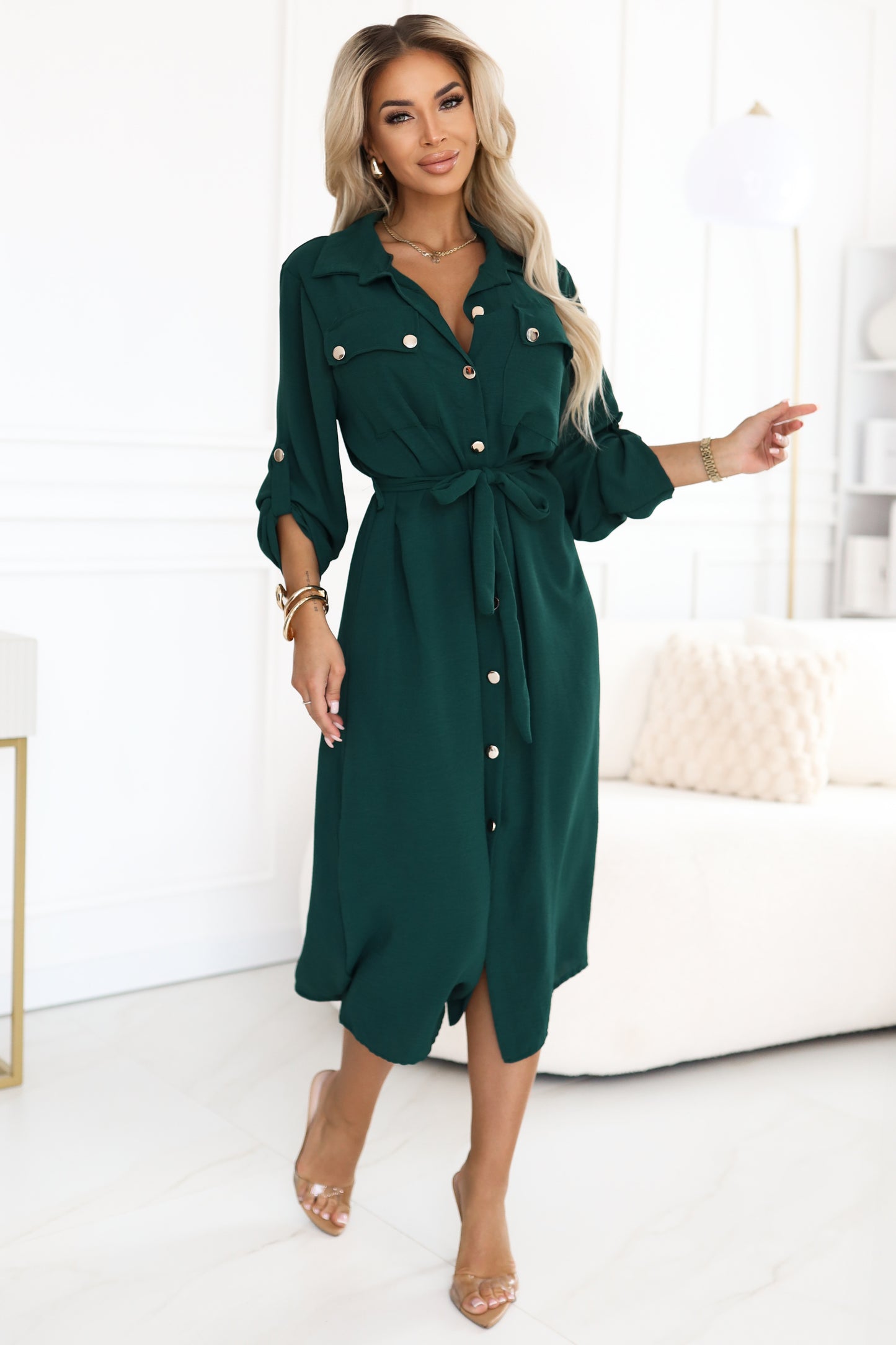 531-7 Midi-Hemdblusenkleid mit goldenen Knöpfen und Krawattendetail - Grün