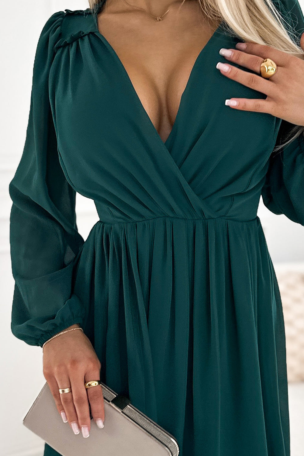 538-2 MILA Chiffon-Midikleid mit langen Ärmeln und Ausschnitt – grün