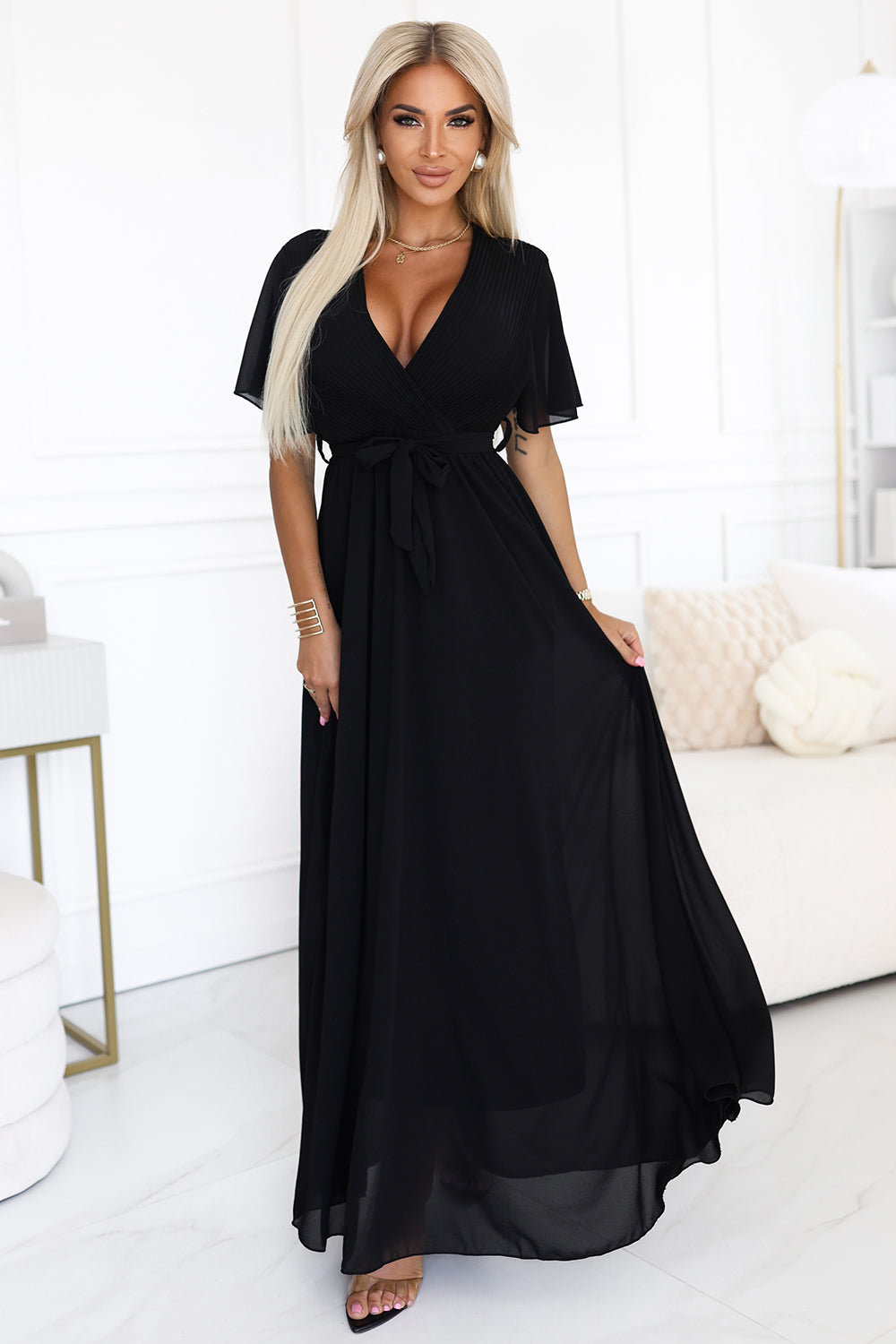 545-5 Langes Kleid mit plissiertem Ausschnitt und Schleife - schwarz