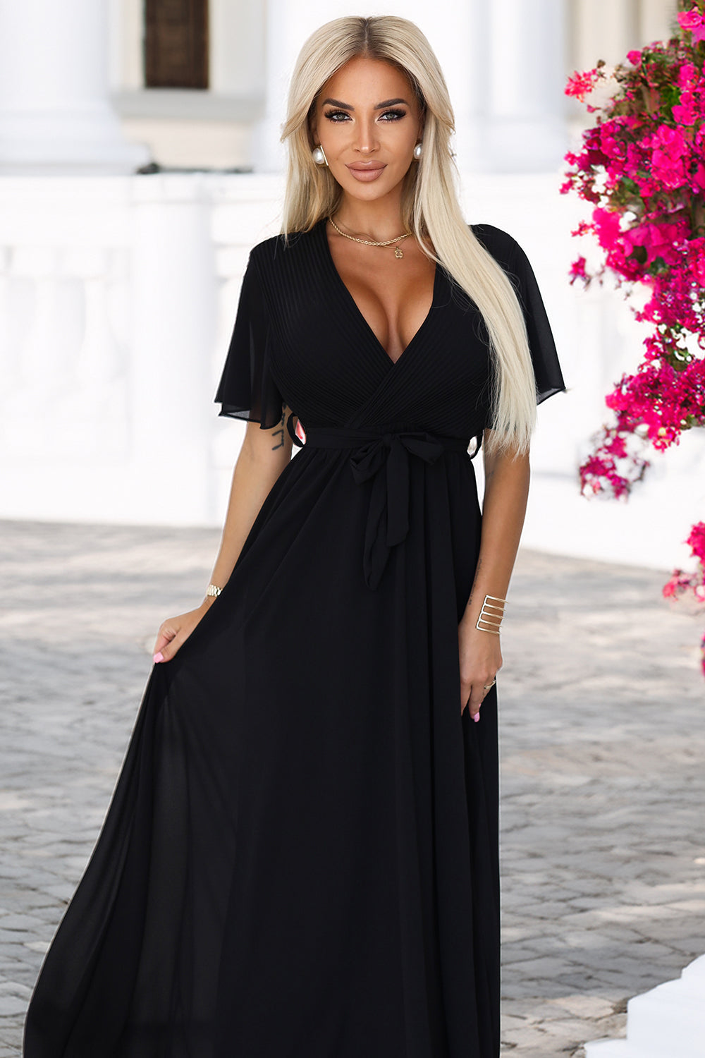 545-5 Langes Kleid mit plissiertem Ausschnitt und Schleife - schwarz