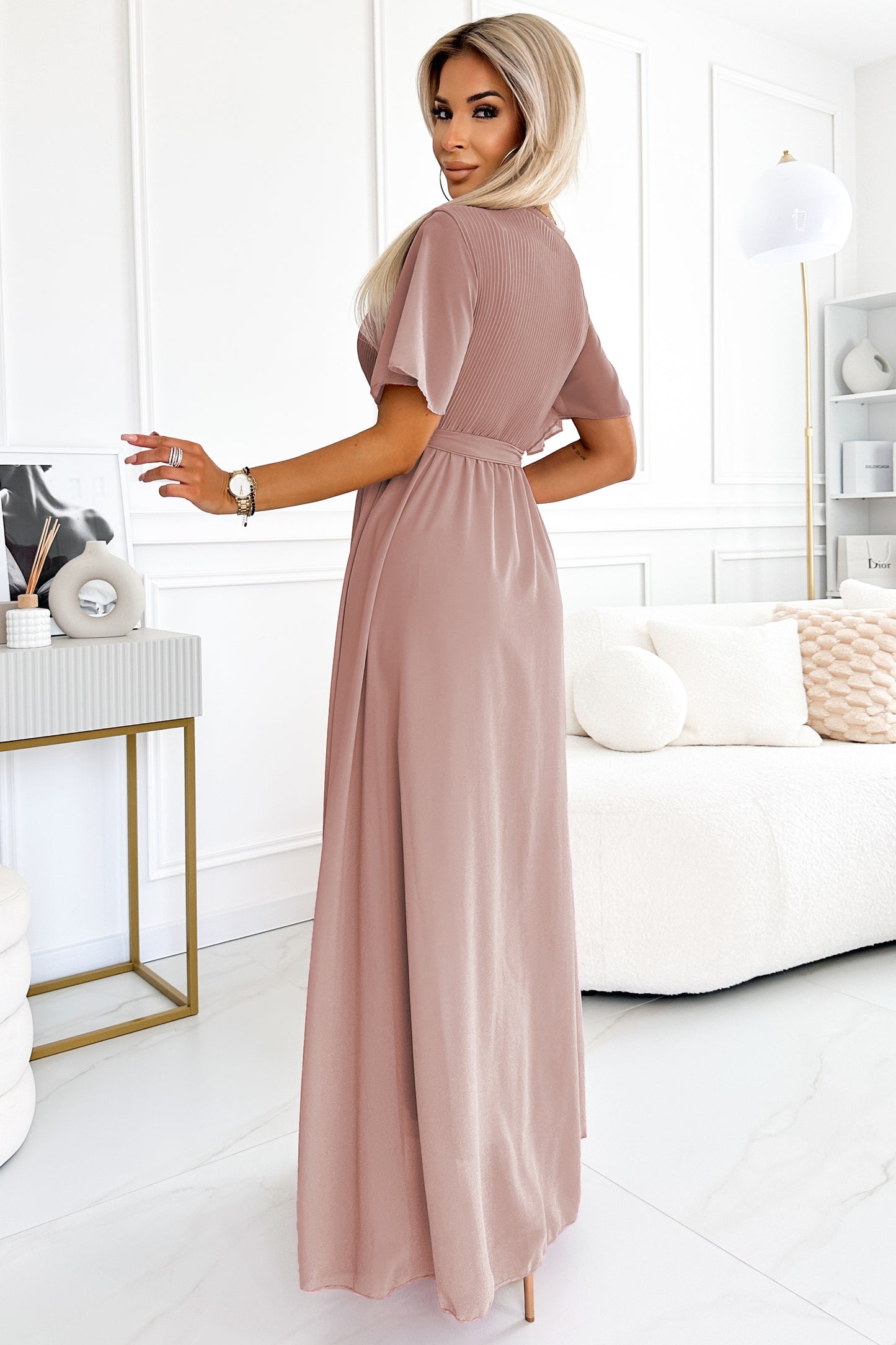 Langes Kleid mit plissiertem Ausschnitt und Schleife - Taupe 545-6