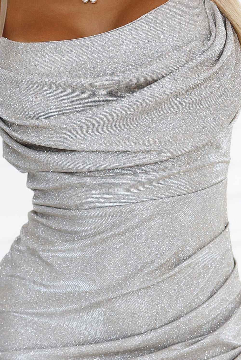 563-1 COSIMA Glänzendes, phänomenal drapiertes Kleid - Farbe Champagner