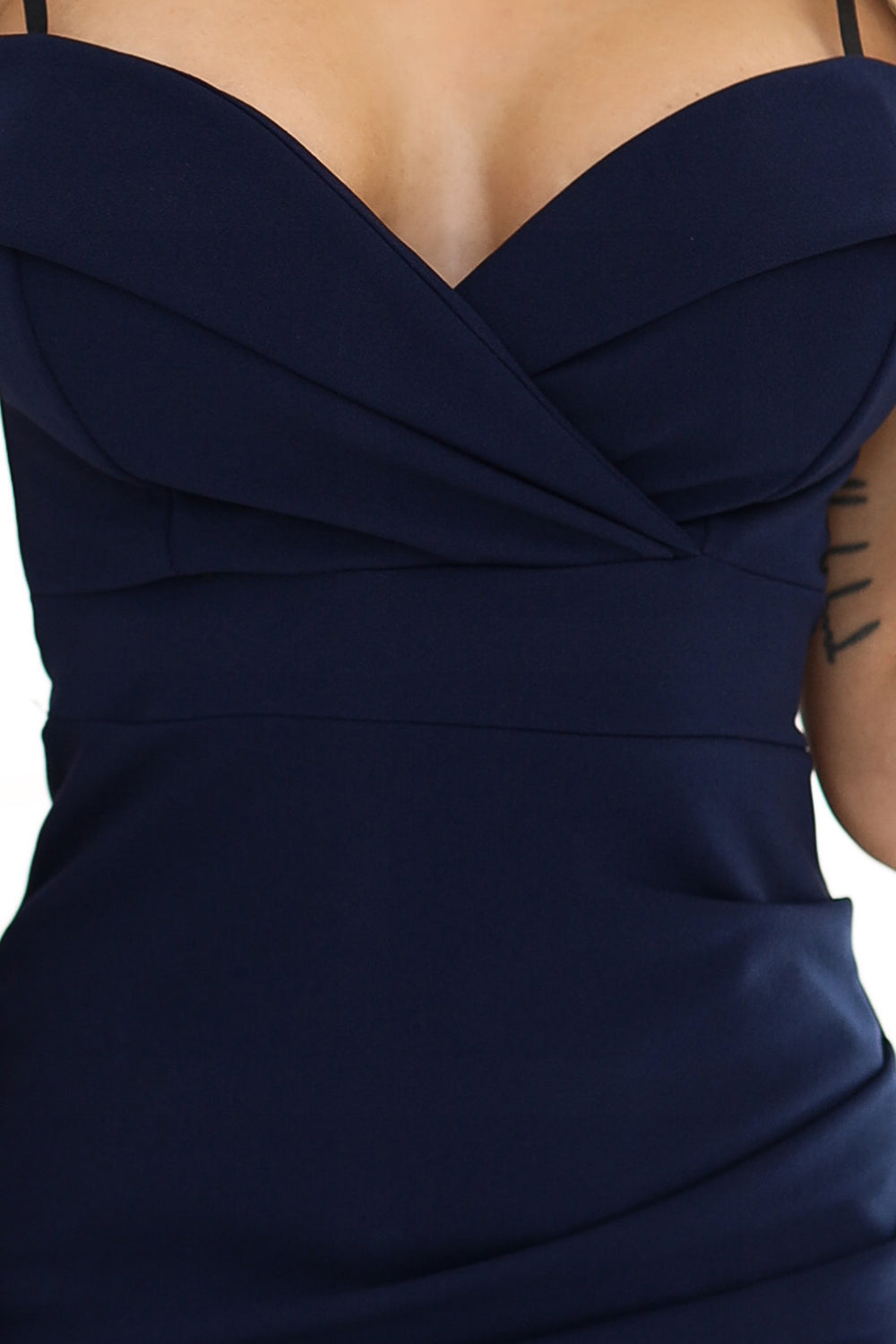564-7 CALLIE Midikleid mit freiliegenden Schultern und Ausschnitt - marineblaue Farbe
