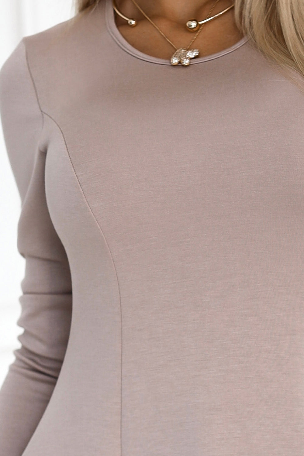 567-1 Bequemes Trapezkleid mit langen Ärmeln - beige