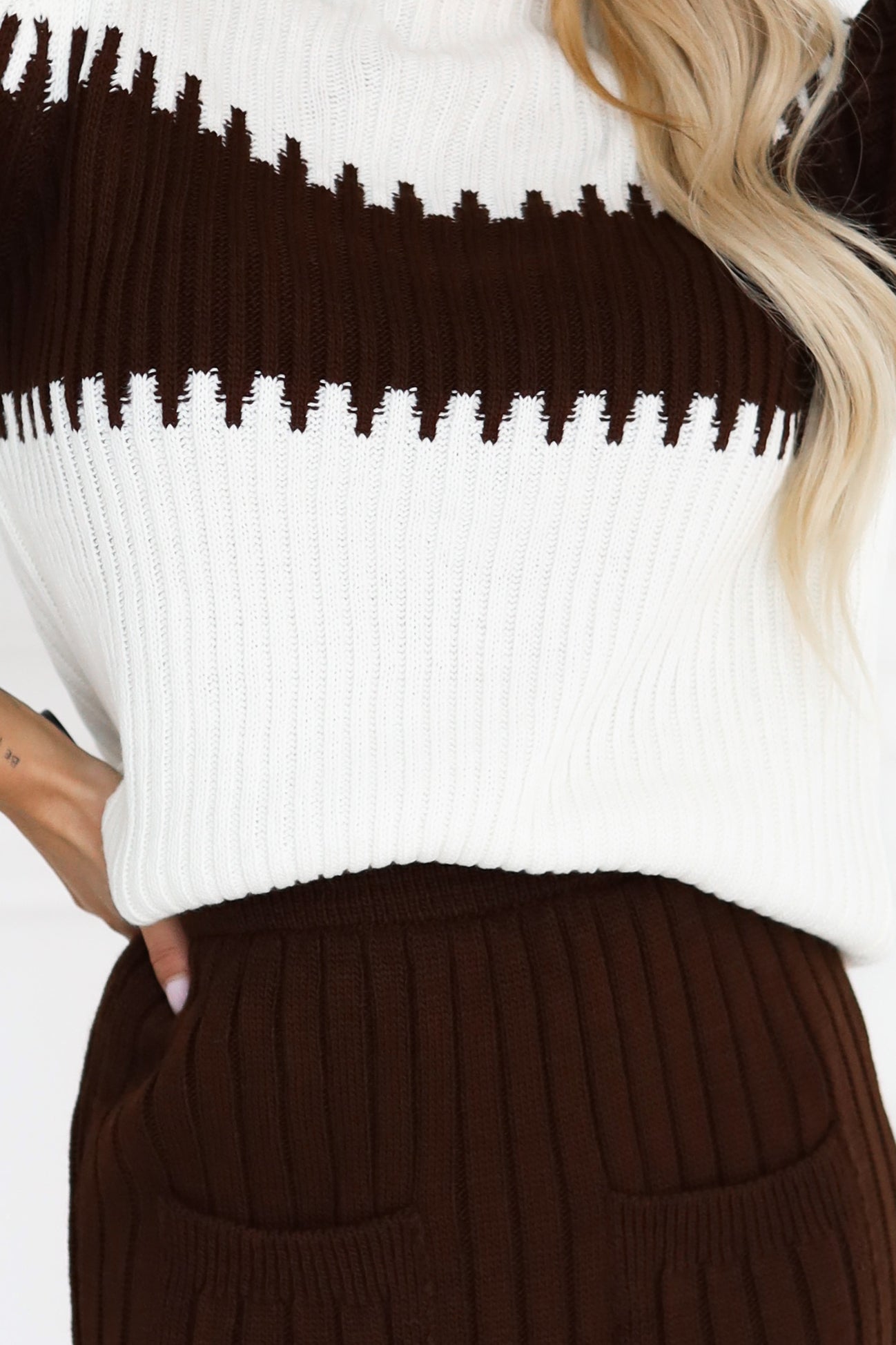 571-2 Zweiteiliges Pullover-Set mit passendem Rock - Schokolade