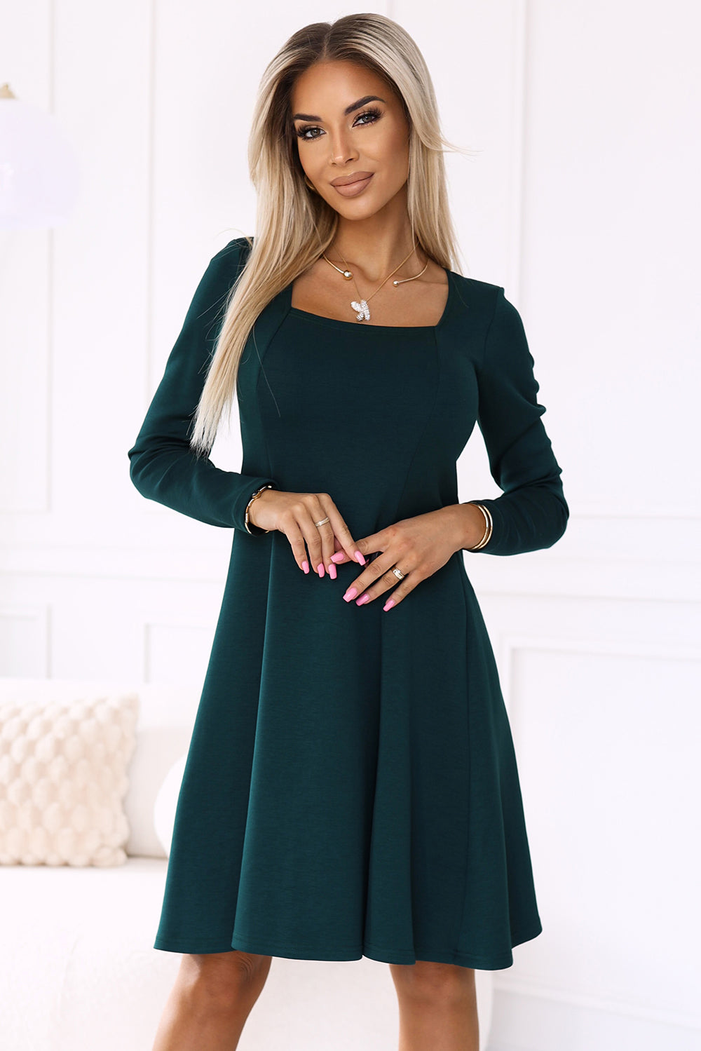 574-1 IVANA bequemes Trapezkleid mit Ausschnitt und langen Ärmeln - grün