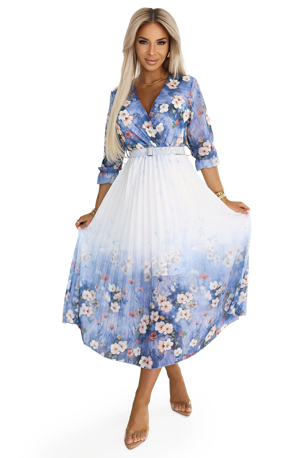 605-1 Feminines luftiges Midikleid mit Envelope-Ausschnitt und Falten – Hellblau mit Wildblumen