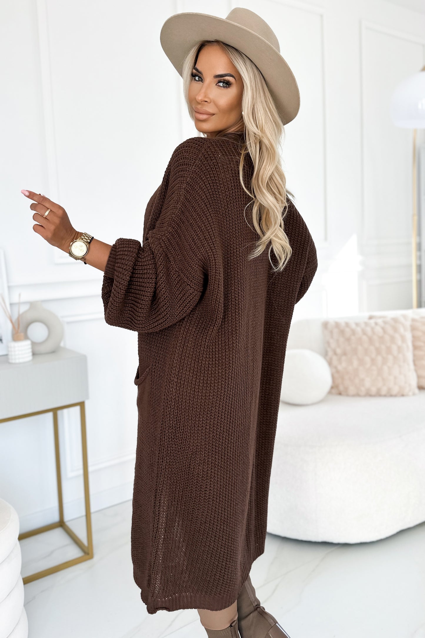 627-2 Strickjacke - langer Pulloverumhang mit Taschen - Schokoladenfarbe